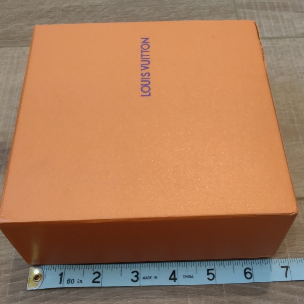 Authentic Louis Vuitton Small Gift Box with Ribbon and Cards - Picture 7 of 12